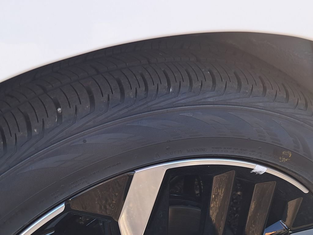 New 2025 Nissan Versa SR w/ Trunk Package image 29