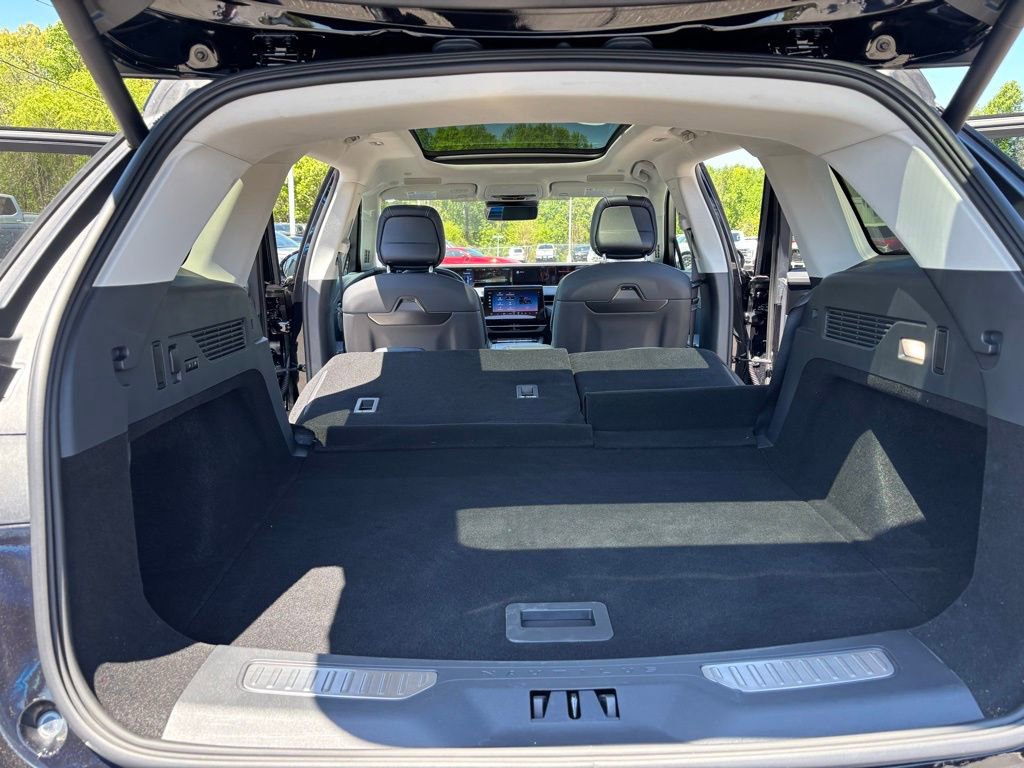 Used 2025 Lincoln Nautilus Reserve AWD/4WD image 11