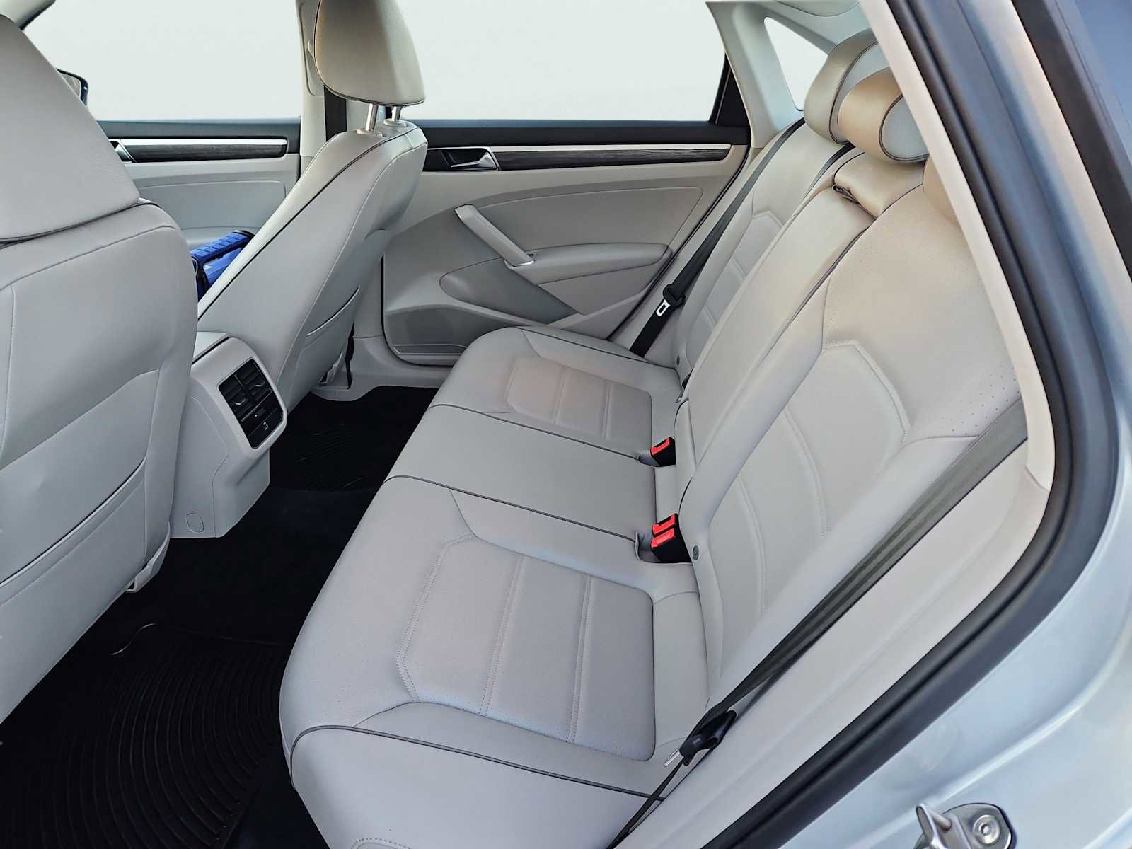 Used 2018 Volkswagen Passat 2.0T SE image 31