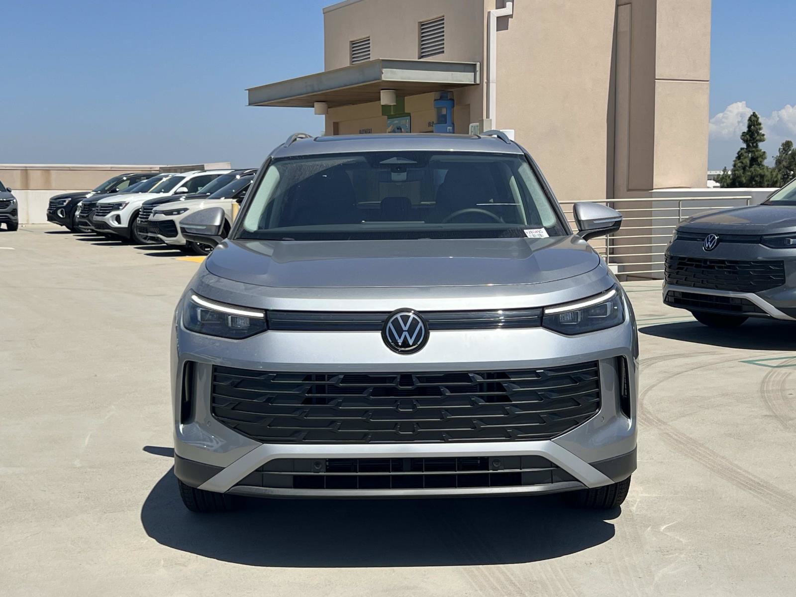 New 2026 Volkswagen Tiguan SE FWD image 4