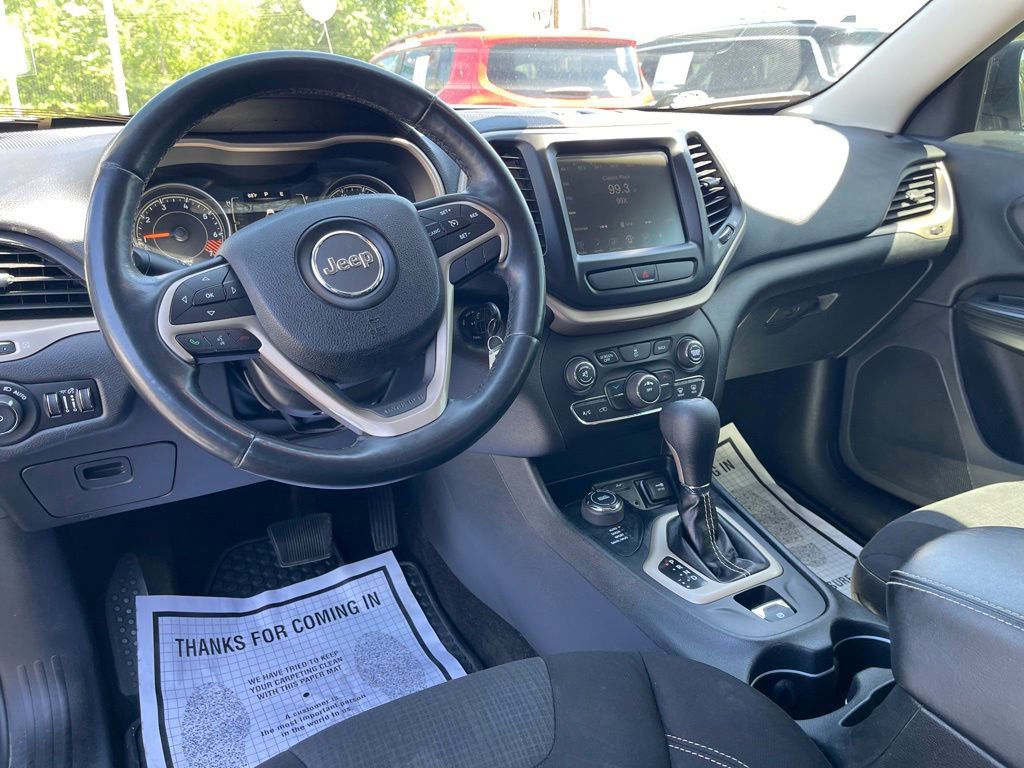 Used 2015 Jeep Cherokee Latitude w/ Cold Weather Group AWD/4WD image 12