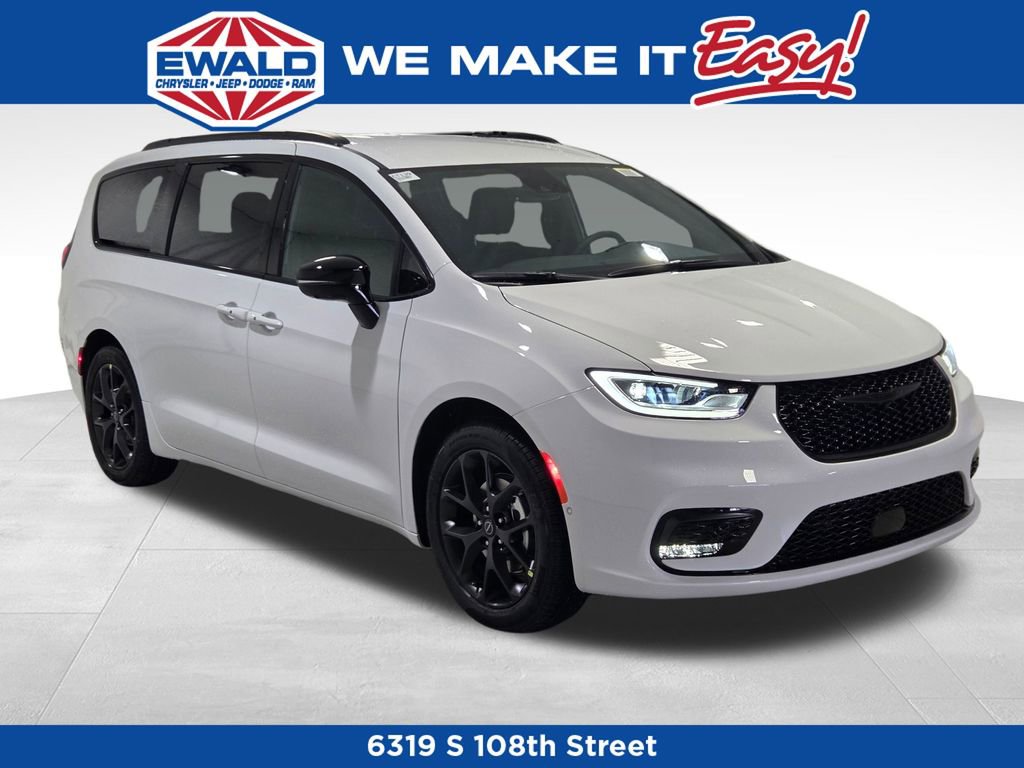 New 2026 Chrysler Pacifica Select w/ S Appearance Package