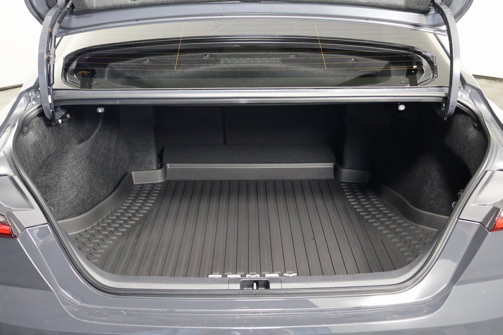 Used 2026 Toyota Camry XLE AWD/4WD image 14