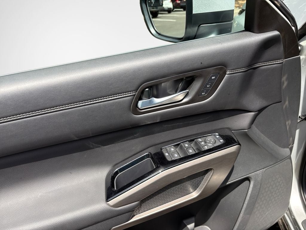 Used 2025 Nissan Pathfinder Platinum FWD image 14