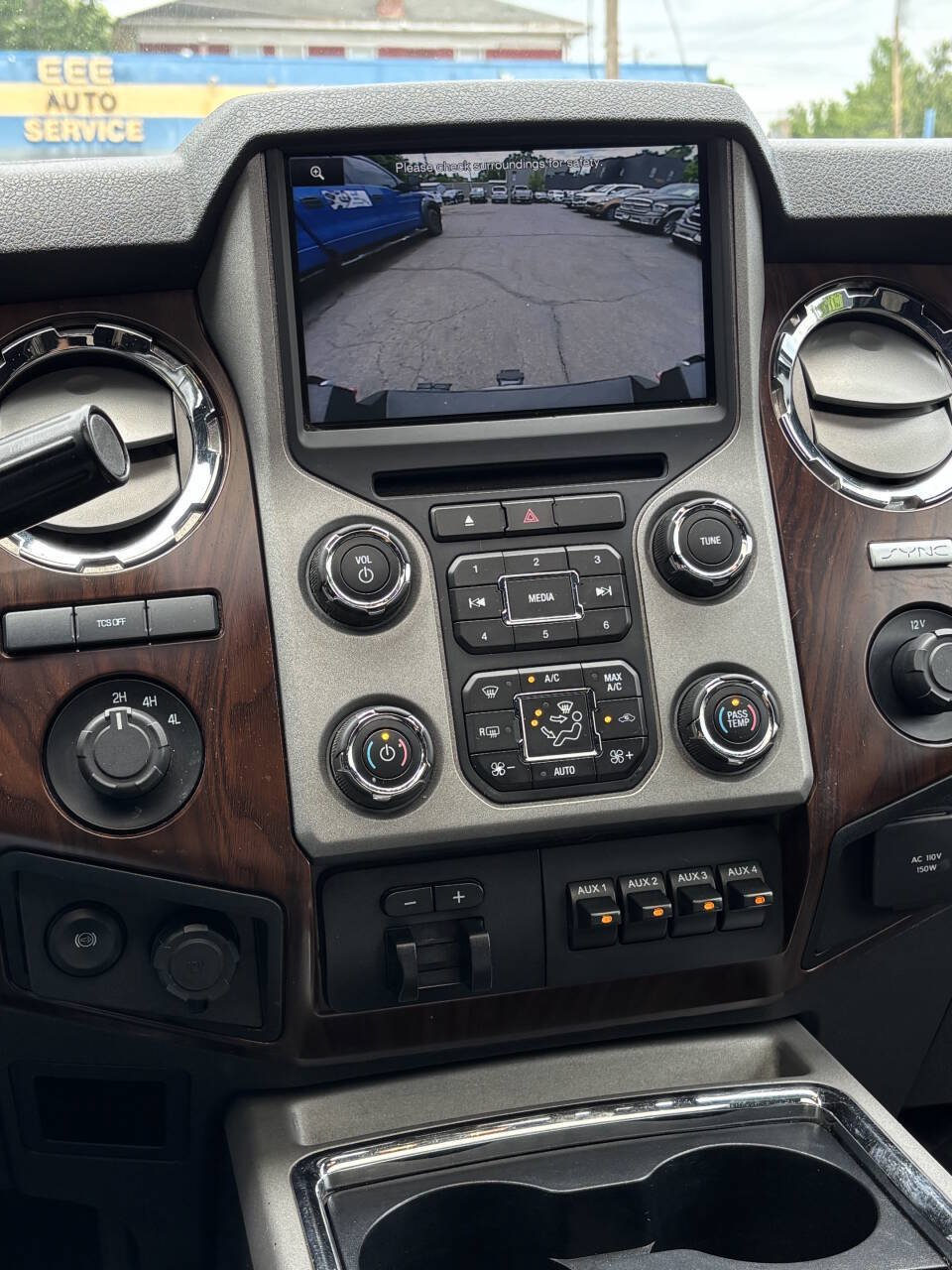 Used 2015 Ford F350 Lariat w/ Lariat Ultimate Package AWD/4WD image 28