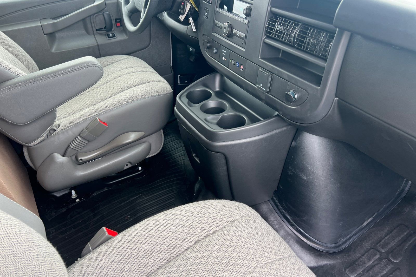 New 2025 GMC Savana 2500 w/ Driver Convenience Package RWD image 17