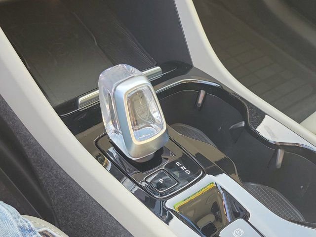 Used 2025 Volvo XC40 B5 Plus w/ Protection Package Premier image 25