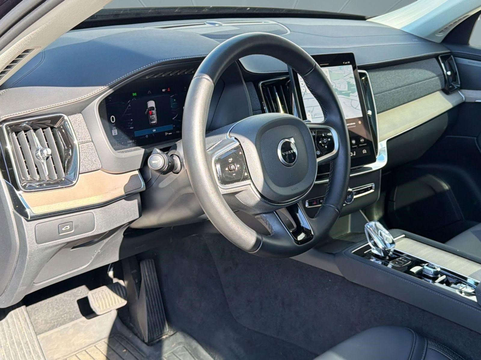 Used 2025 Volvo XC90 B5 Plus w/ Protection Package Premier AWD/4WD image 4