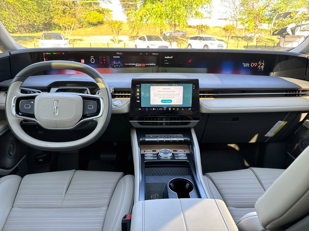 Used 2025 Lincoln Nautilus Reserve AWD/4WD image 12
