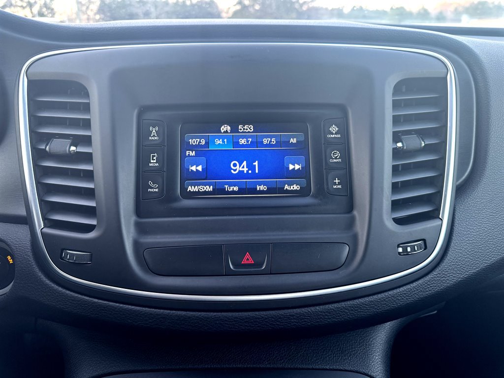 Used 2015 Chrysler 200 Limited w/ Convenience Group FWD image 5