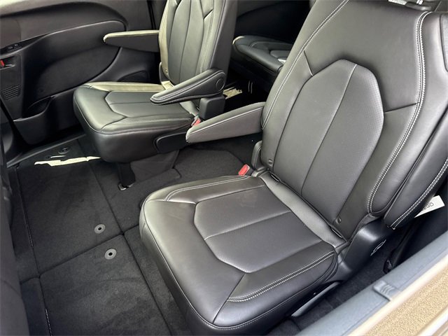 New 2025 Chrysler Pacifica Select image 29