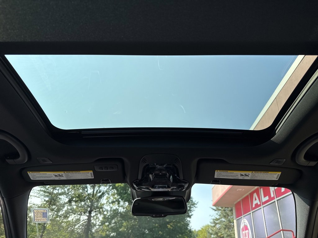 New 2025 Alfa Romeo Giulia AWD w/ Driving Assist Package image 17