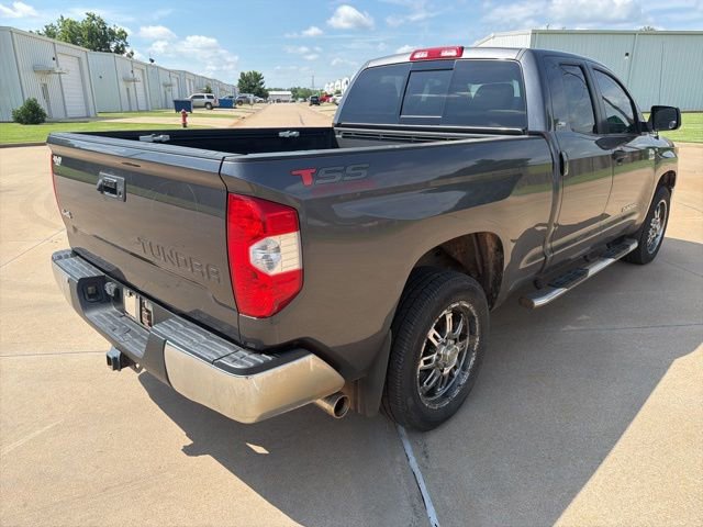 Used 2015 Toyota Tundra SR5 w/ SR5 Upgrade Package AWD/4WD image 4