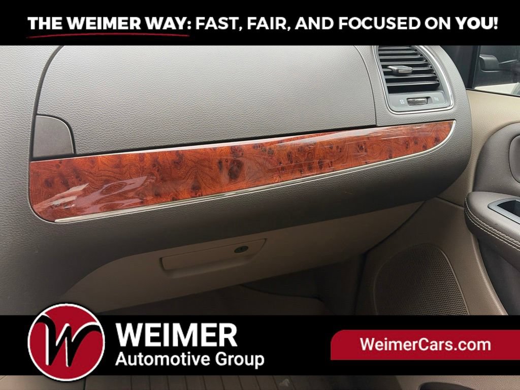 Used 2016 Chrysler Town & Country Touring-L FWD image 15
