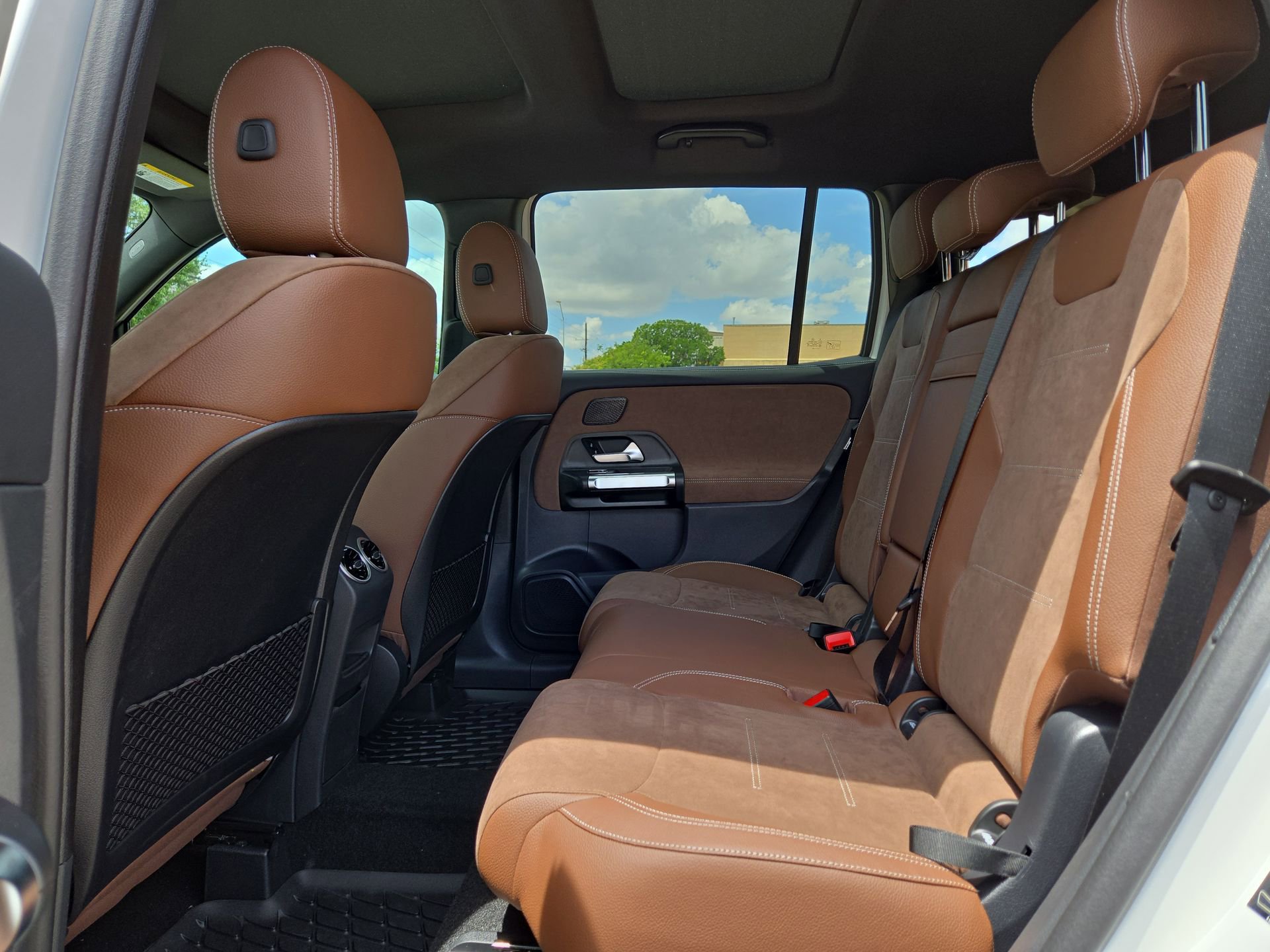 New 2025 Mercedes-Benz GLB 250 image 13