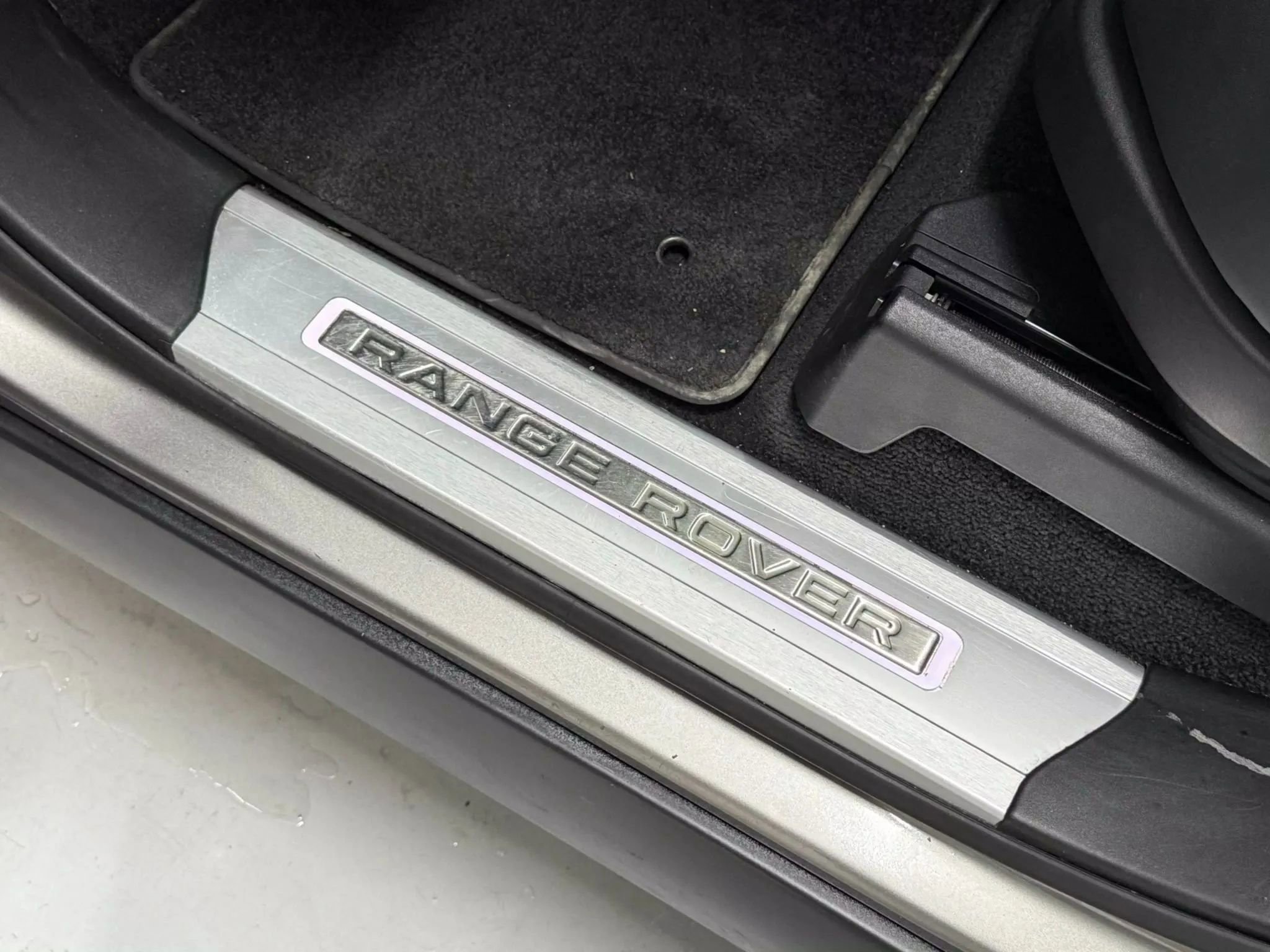 Used 2018 Land Rover Range Rover Supercharged image 19