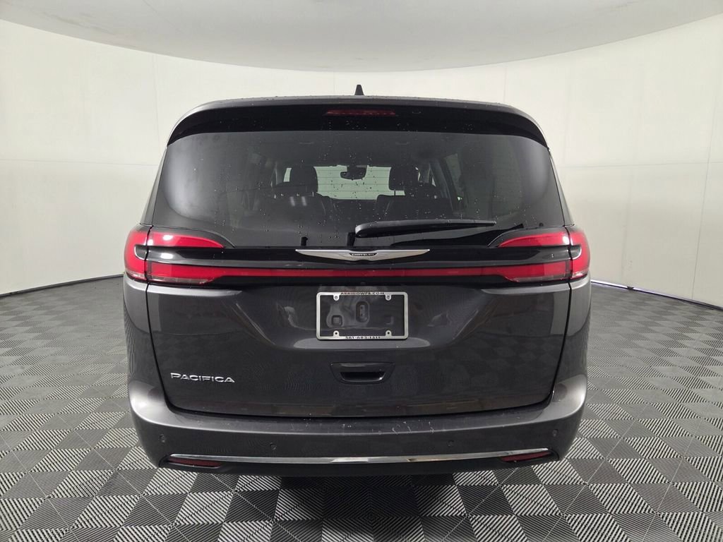 Used 2023 Chrysler Pacifica Touring-L FWD image 6