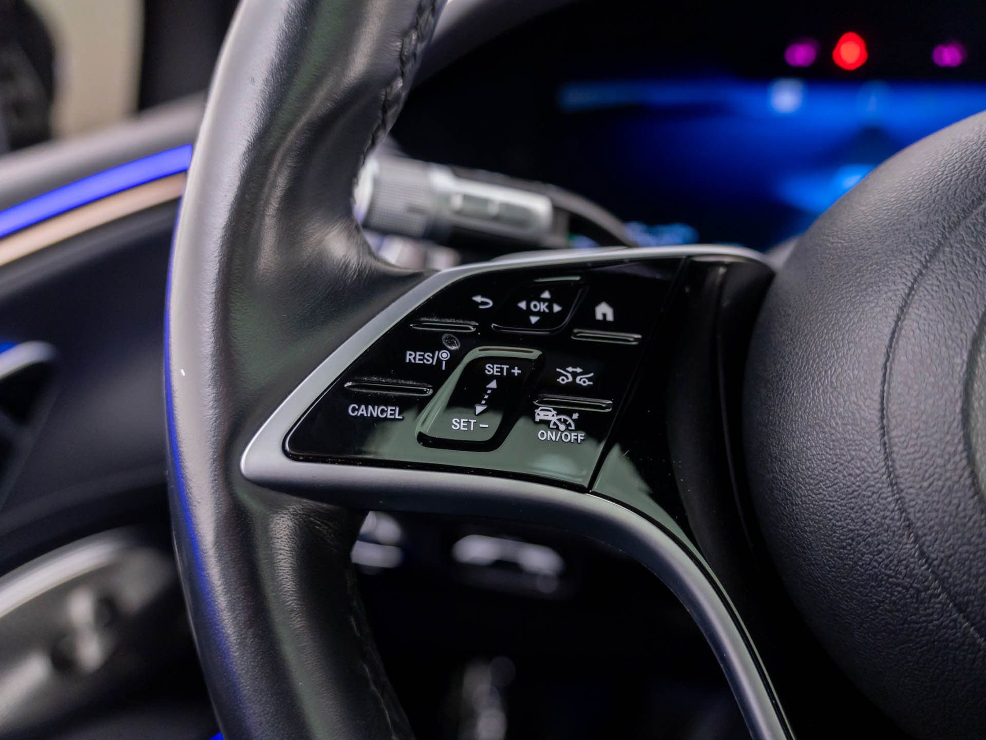 Used 2023 Mercedes-Benz EQS 580 4MATIC SUV w/ Exclusive Trim Package image 34