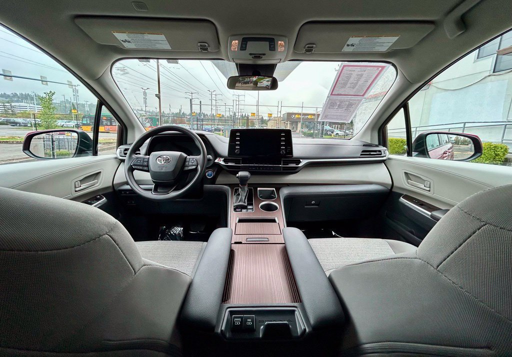 Certified 2024 Toyota Sienna LE AWD/4WD image 20