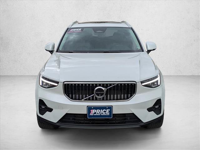 Used 2025 Volvo XC40 B5 Plus AWD/4WD image 2