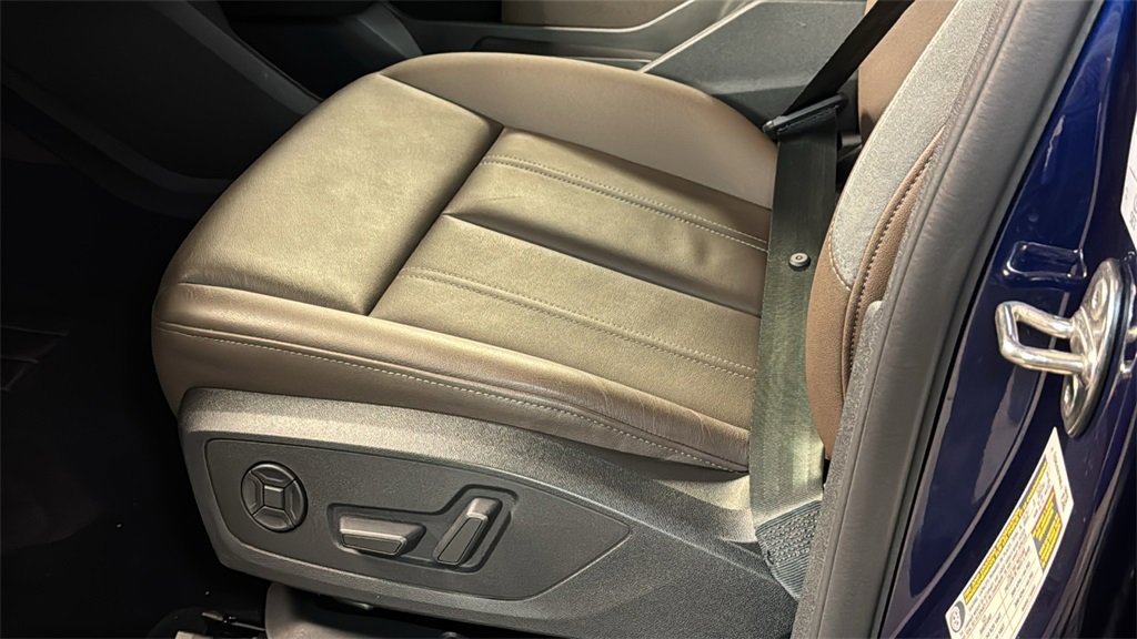 Used 2024 Audi Q4 e-tron Prestige image 25