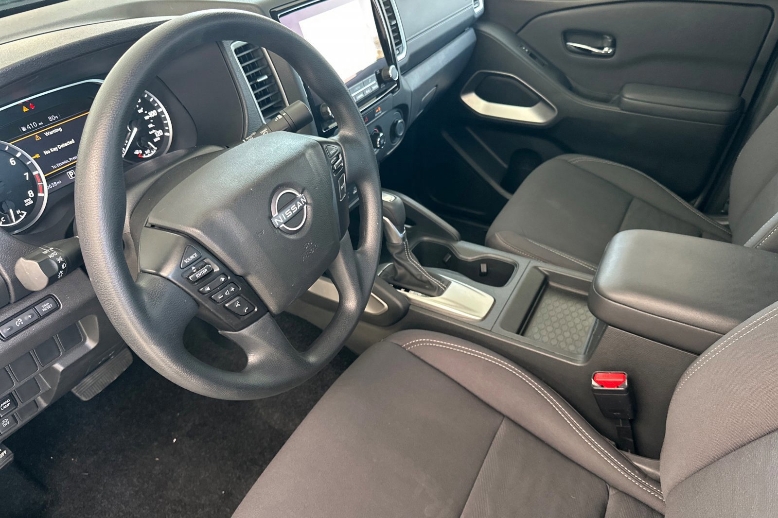 Used 2024 Nissan Frontier SV image 10