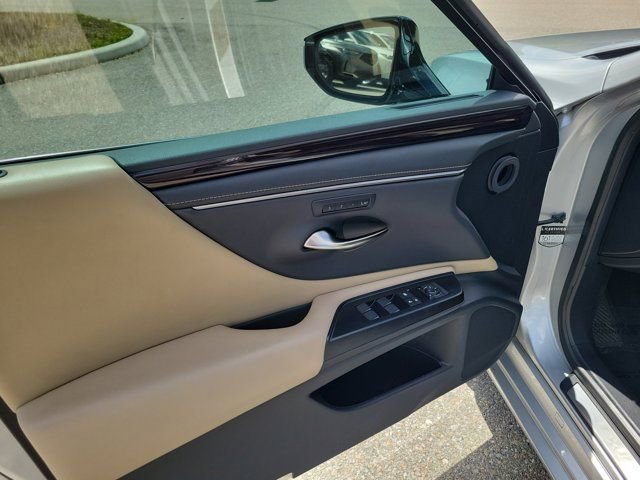 Used 2019 Lexus ES 350 image 18