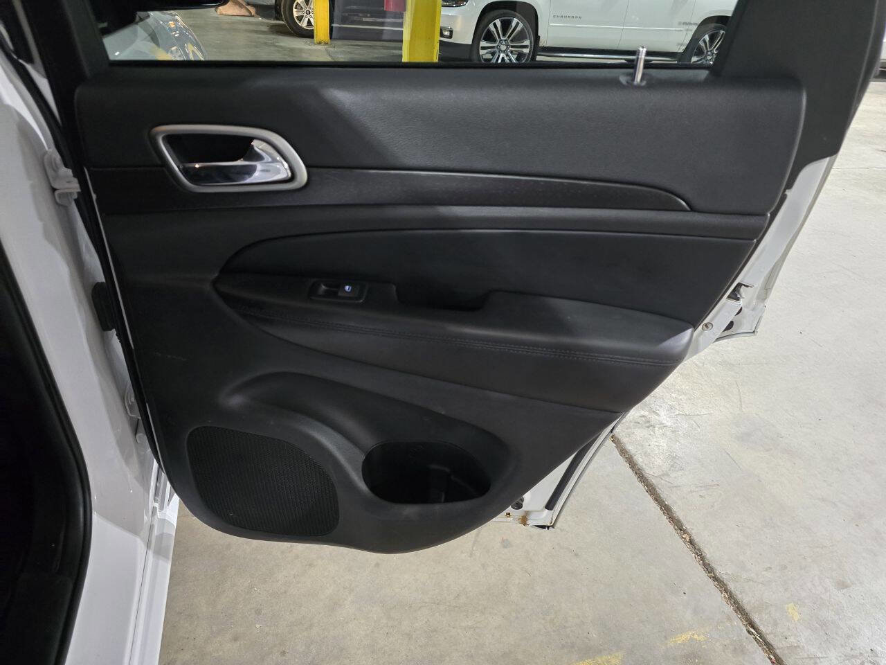Used 2018 Jeep Grand Cherokee Altitude image 32