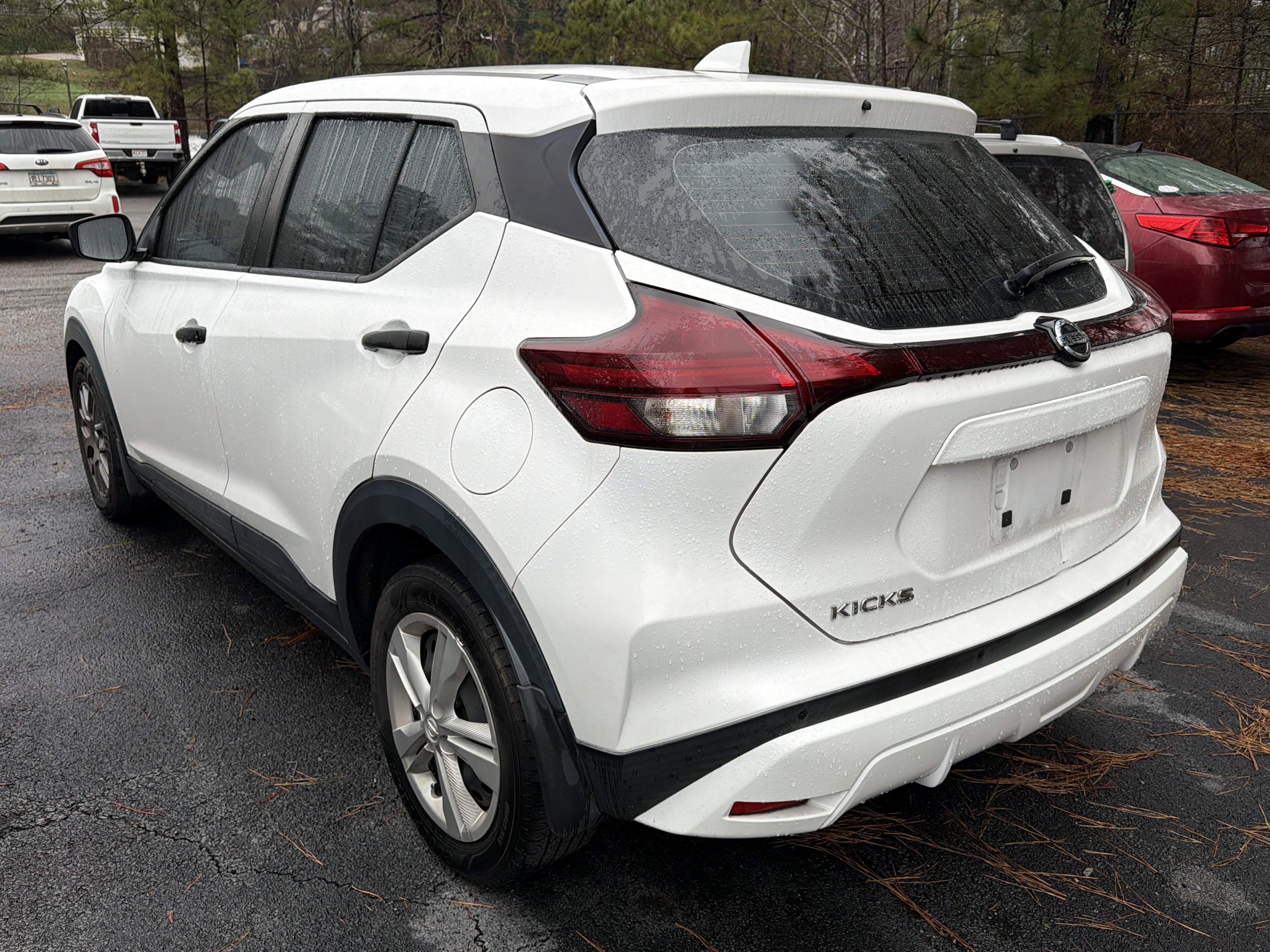 Used 2021 Nissan Kicks S image 4