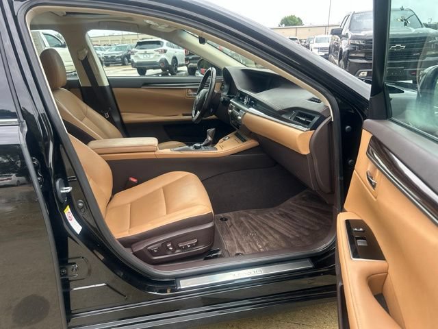 Used 2016 Lexus ES 350 w/ Premium Package w/Wood Trim FWD image 26