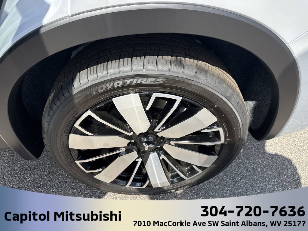 New 2025 Mitsubishi Outlander SEL image 13