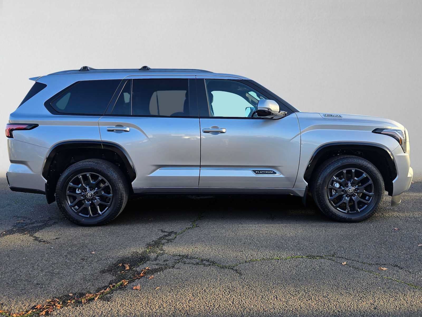 Used 2025 Toyota Sequoia Platinum AWD/4WD image 2