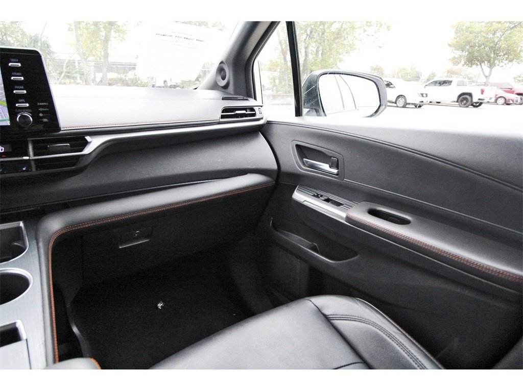 Used 2023 Toyota Sienna XSE image 10