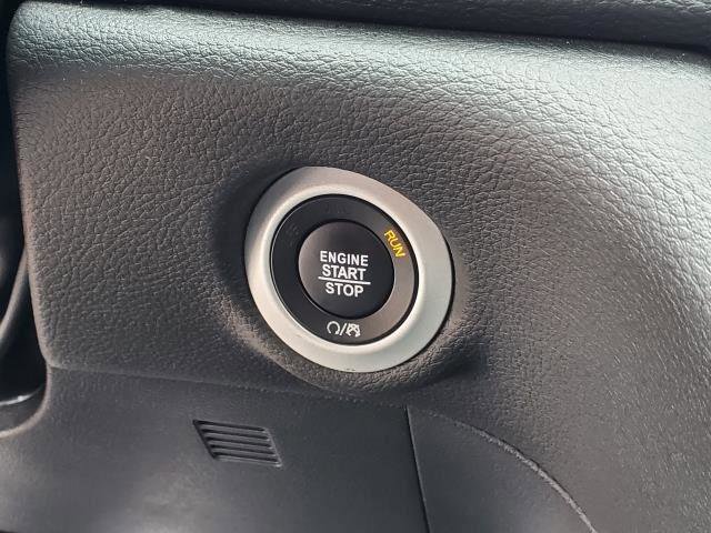 Used 2024 Chrysler Pacifica Premium image 15