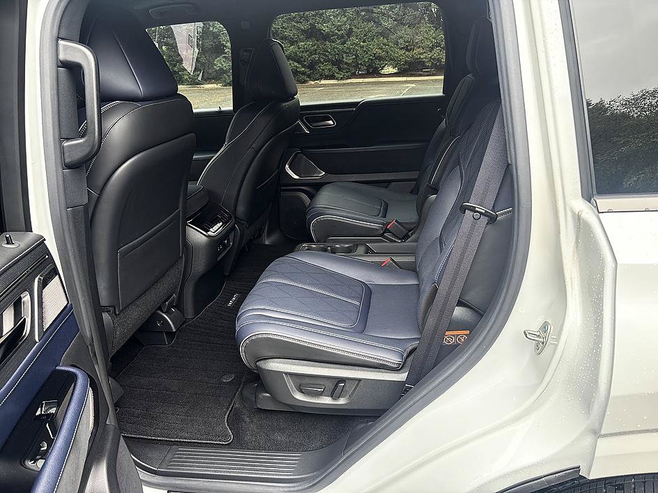Certified 2026 INFINITI QX80 4WD w/ Sport Exterior Package image 12