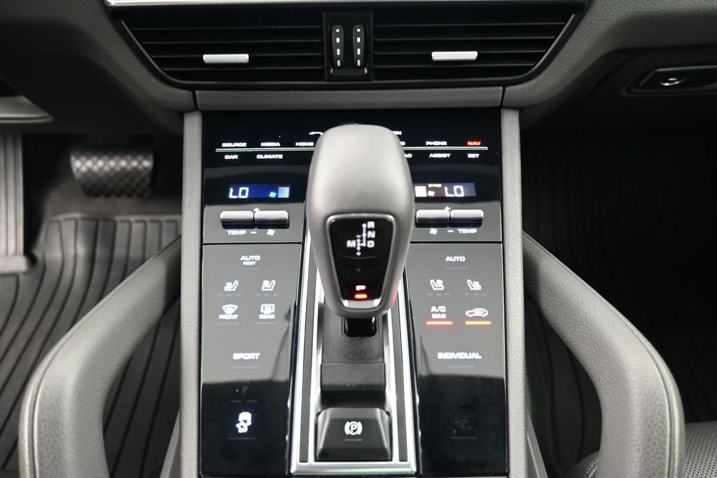 Certified 2020 Porsche Cayenne AWD/4WD image 17