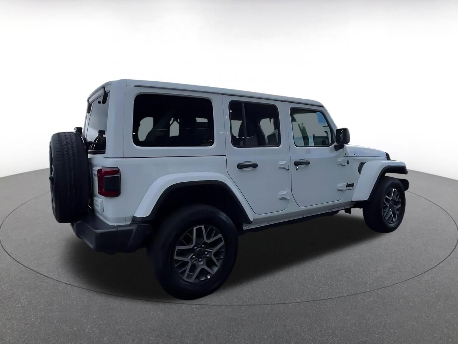 Used 2025 Jeep Wrangler Unlimited Sahara AWD/4WD image 15