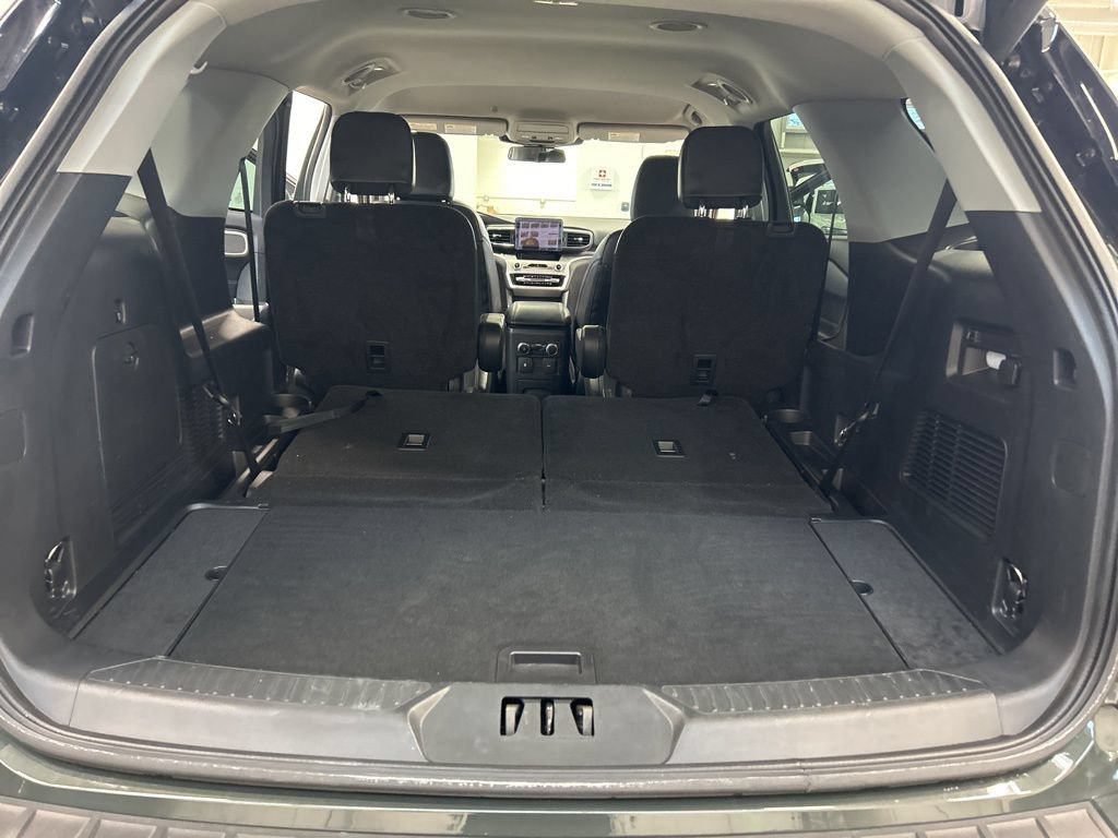 Used 2023 Ford Explorer XLT w/ Equipment Group 202A AWD/4WD image 16