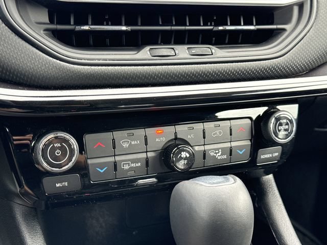 Used 2023 Jeep Compass Latitude w/ Convenience Group AWD/4WD image 17