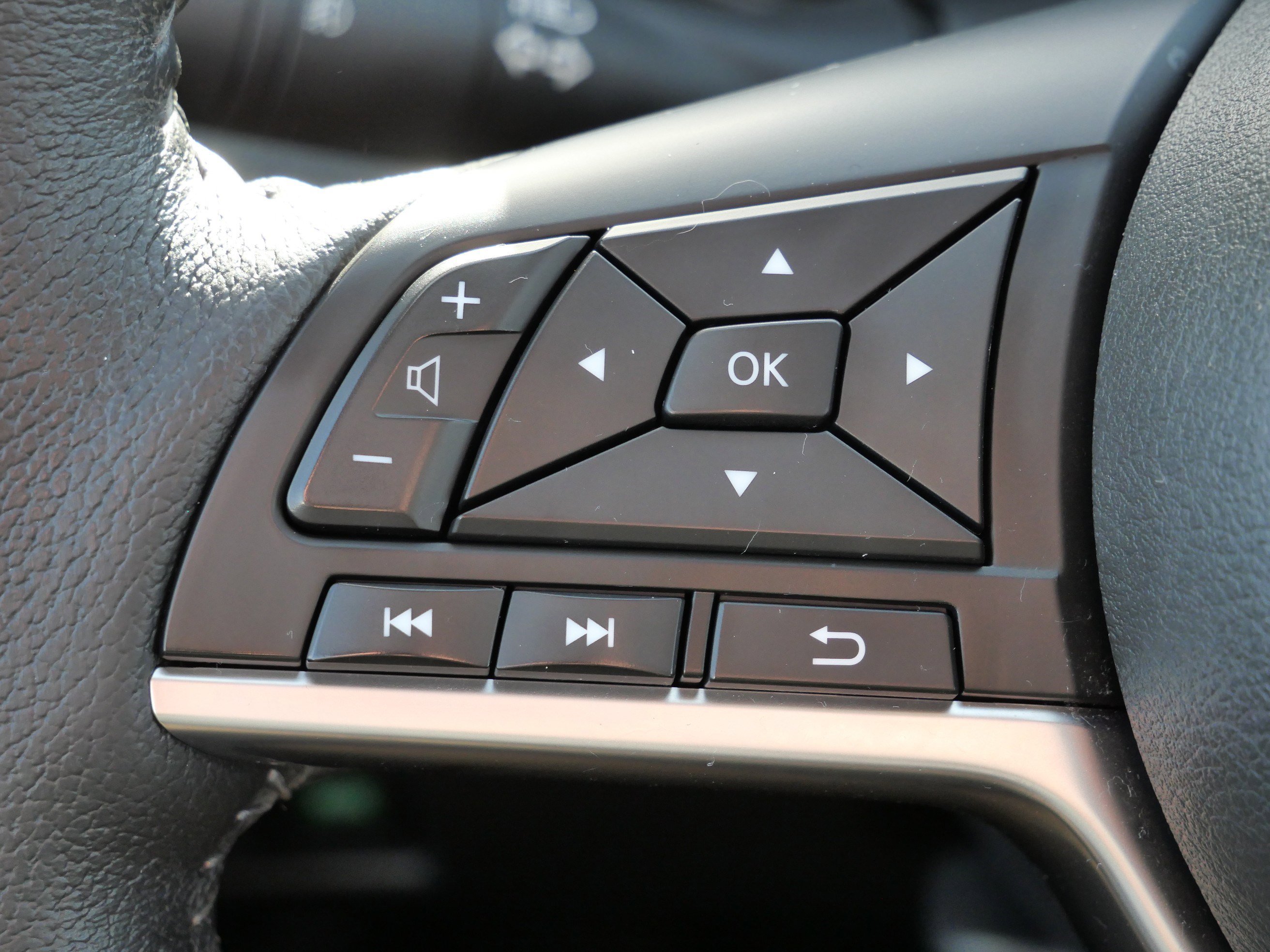 Used 2020 Nissan Rogue SL w/ Premium Package image 33