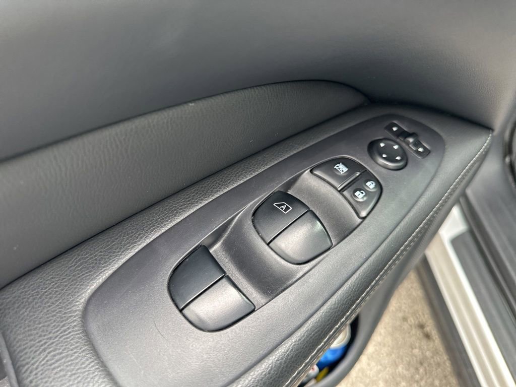 Used 2018 Nissan Pathfinder S AWD/4WD image 16