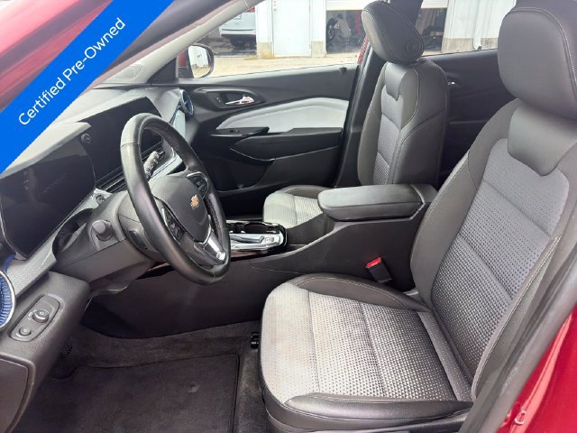 Used 2025 Chevrolet Trax LT w/ LT Convenience Package FWD image 12