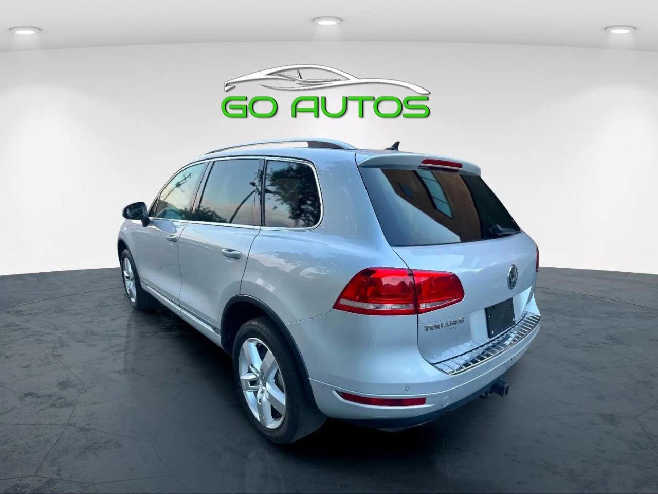 Used 2012 Volkswagen Touareg VR6 image 3