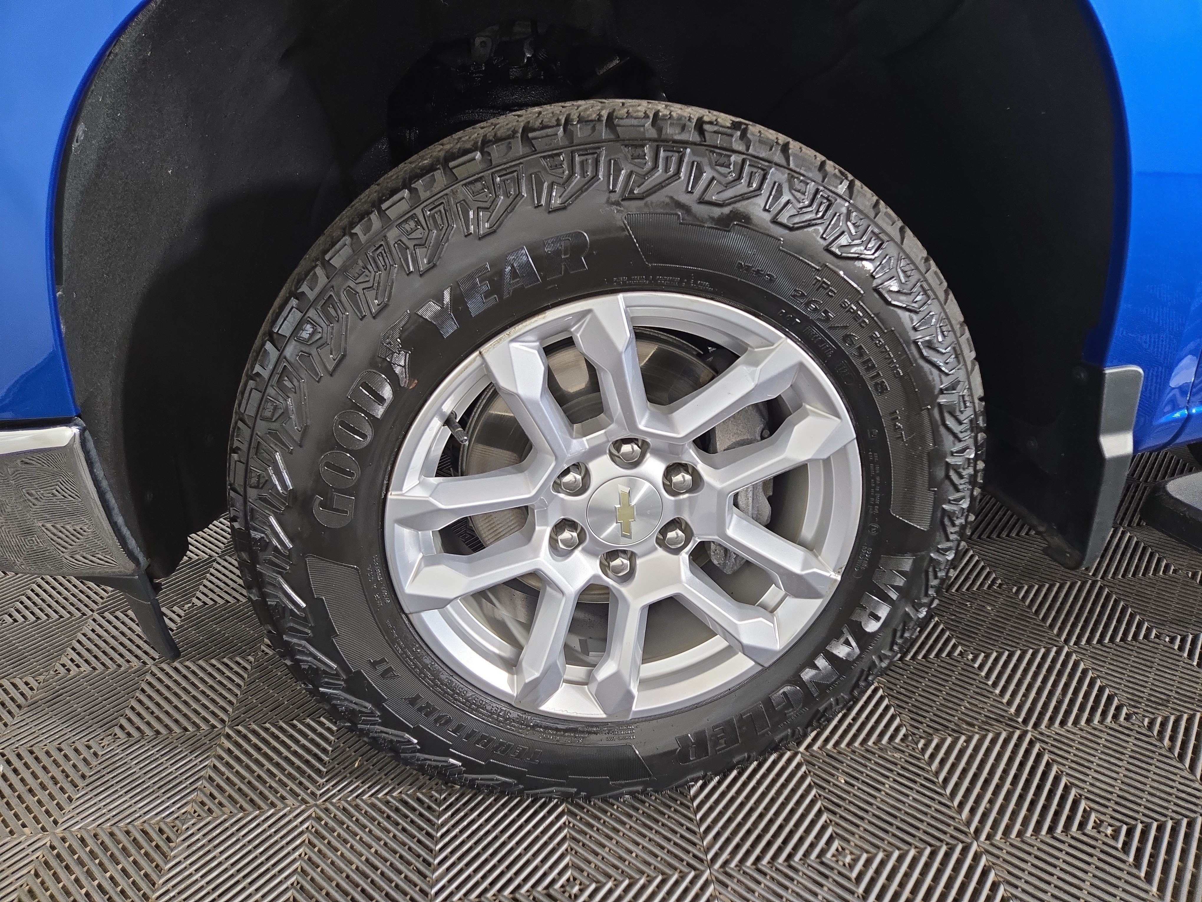 Certified 2024 Chevrolet Silverado 1500 LT w/ Z71 Off-Road Package AWD/4WD image 33