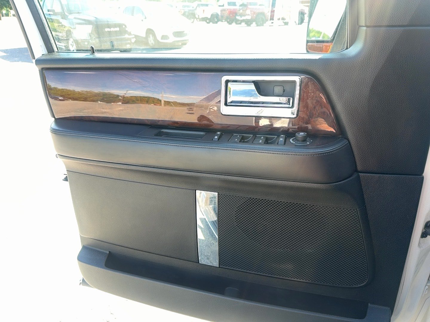 Used 2016 Lincoln Navigator Select AWD/4WD image 16