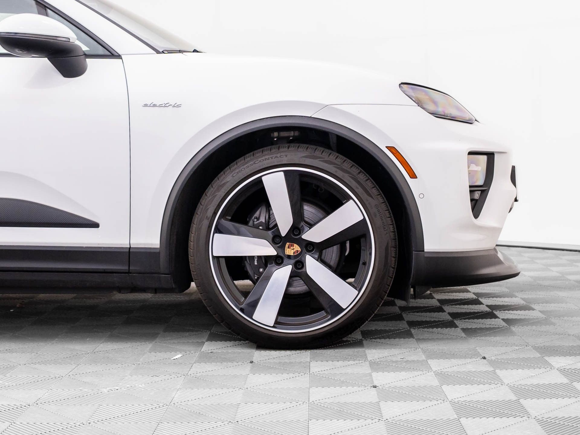 Certified 2024 Porsche Macan 4 Electric image 32