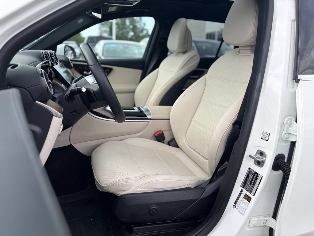 Used 2025 Mercedes-Benz GLC 300 4MATIC image 20