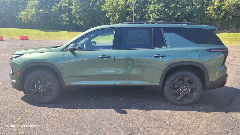 New 2027 Chevrolet Traverse LT w/ Midnight/Sport Edition FWD image 7