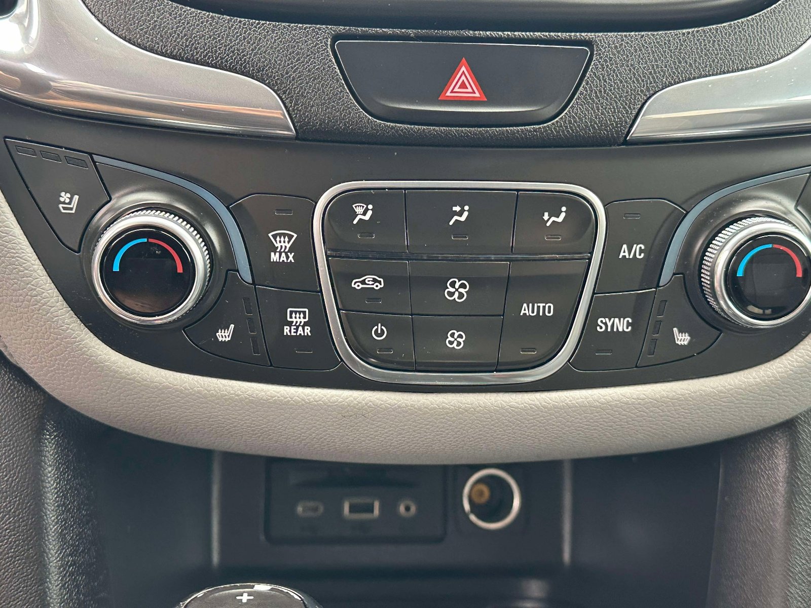 Used 2020 Chevrolet Equinox Premier image 14