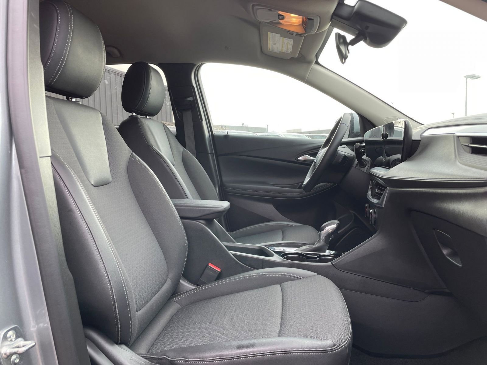 Used 2025 Buick Encore GX Preferred image 35